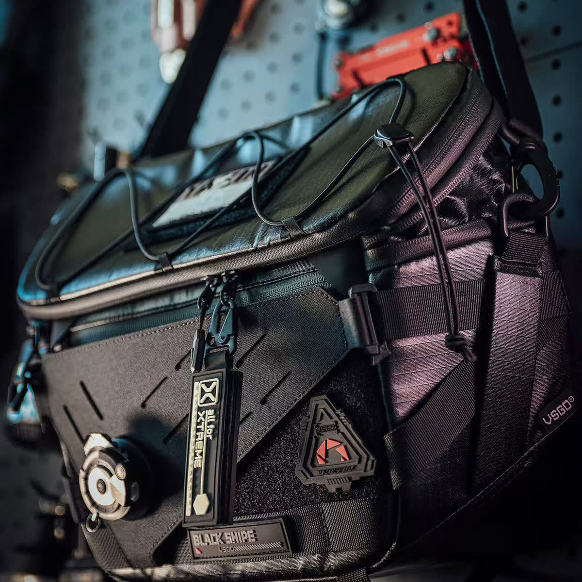 VSGO Black Snipe Pro 7L Camera Sling Bag for Photographers